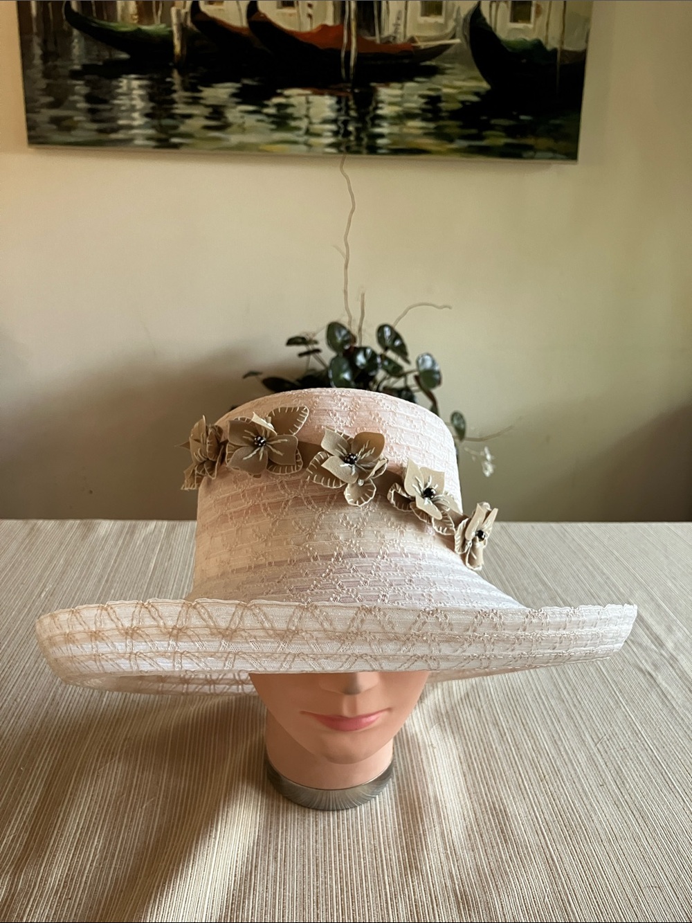 Elegant Women's Wide-Brim Floral Trim Hat in Cream